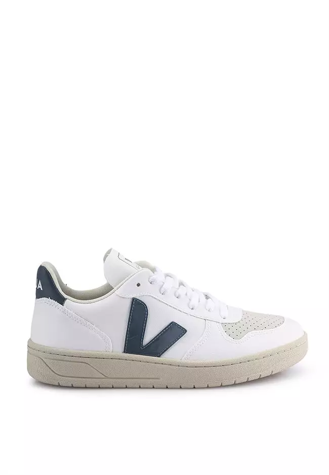 Veja perforated hot sale toe sneakers