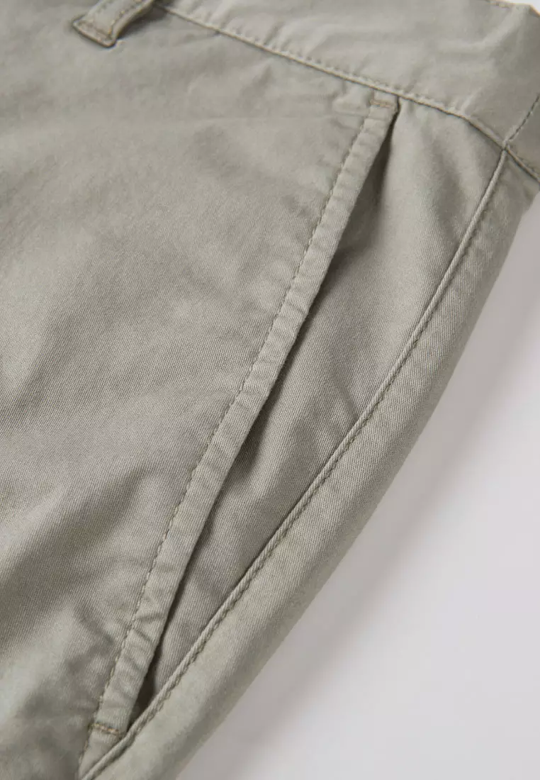 Men's Slim Tapered Hidden Comfort Bermuda Shorts 01106202