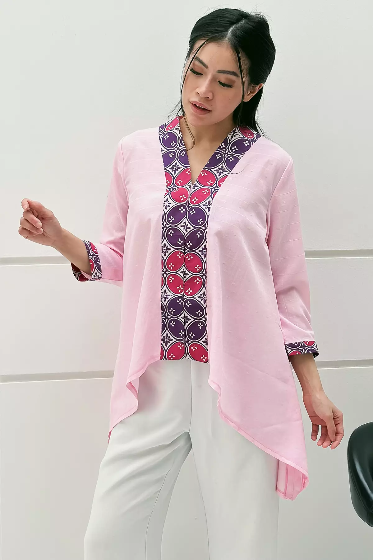 Batari Batik Pink Kebaya Asimetris