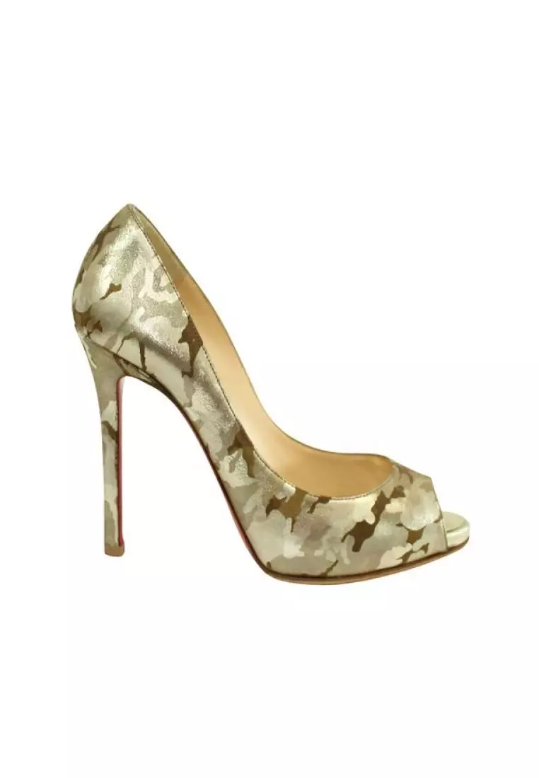 Gold deals louboutin pumps