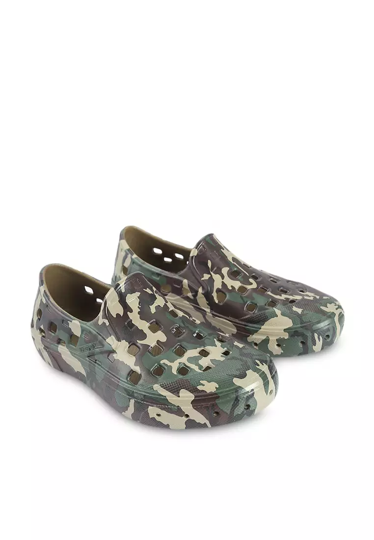 Camo slip on top vans