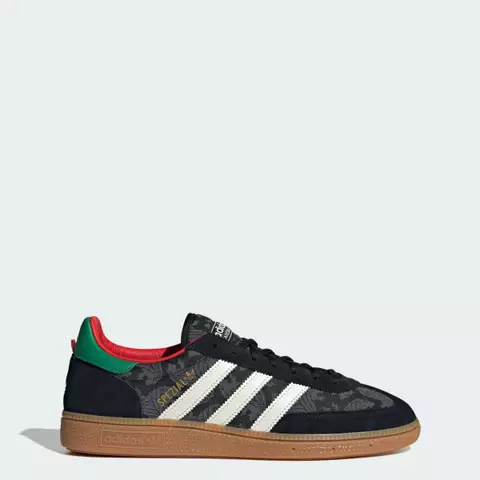 Core Black/Core White/Green
