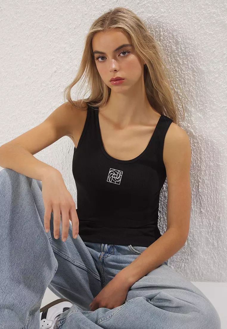 Black Embroidered Fitted/Body-Sit Pool Neck Ribbed Flexible Knitted Undershirt Twoss22Al0042