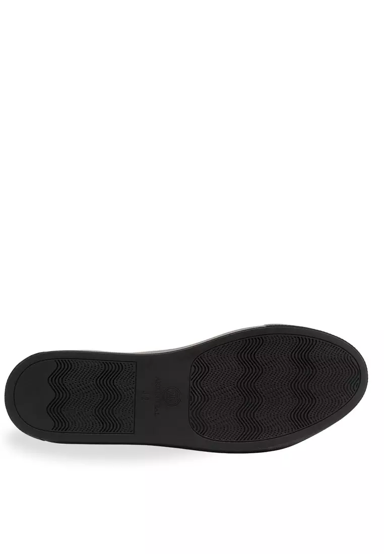 Loreto All Black Sneakers