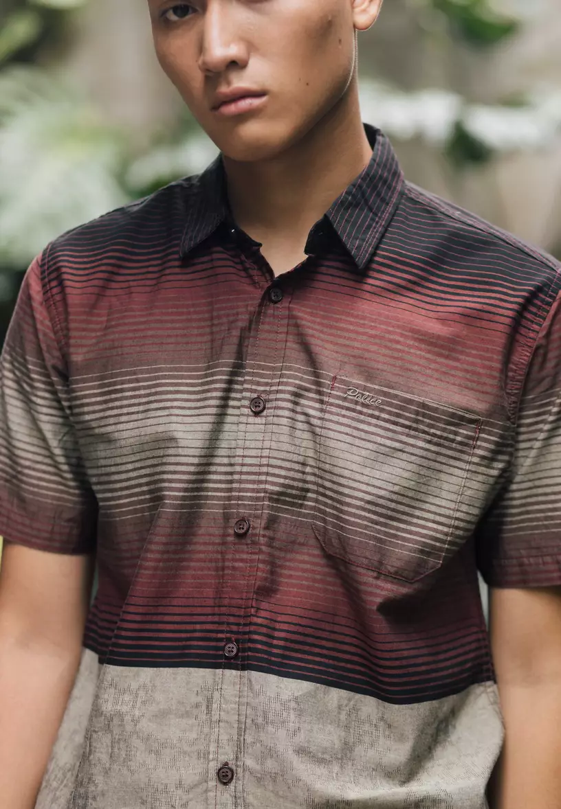 POLICE Kemeja Border Printing Hitam Merah Regular Fit Pria