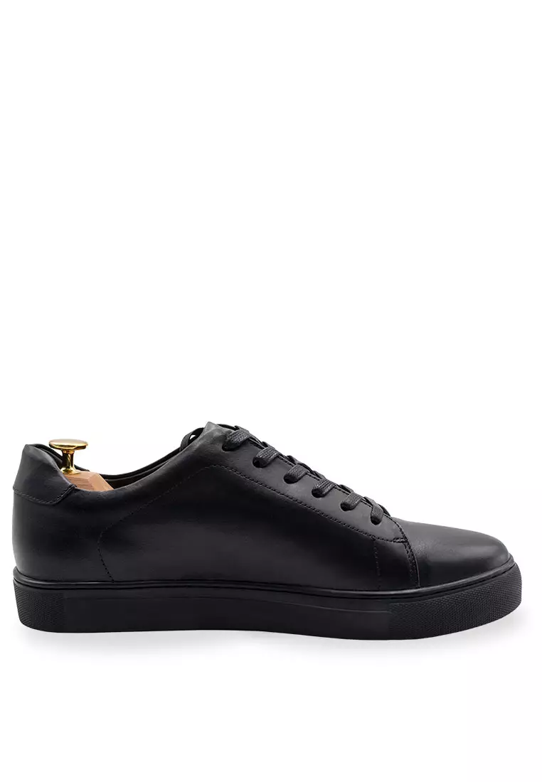 Loreto All Black Sneakers