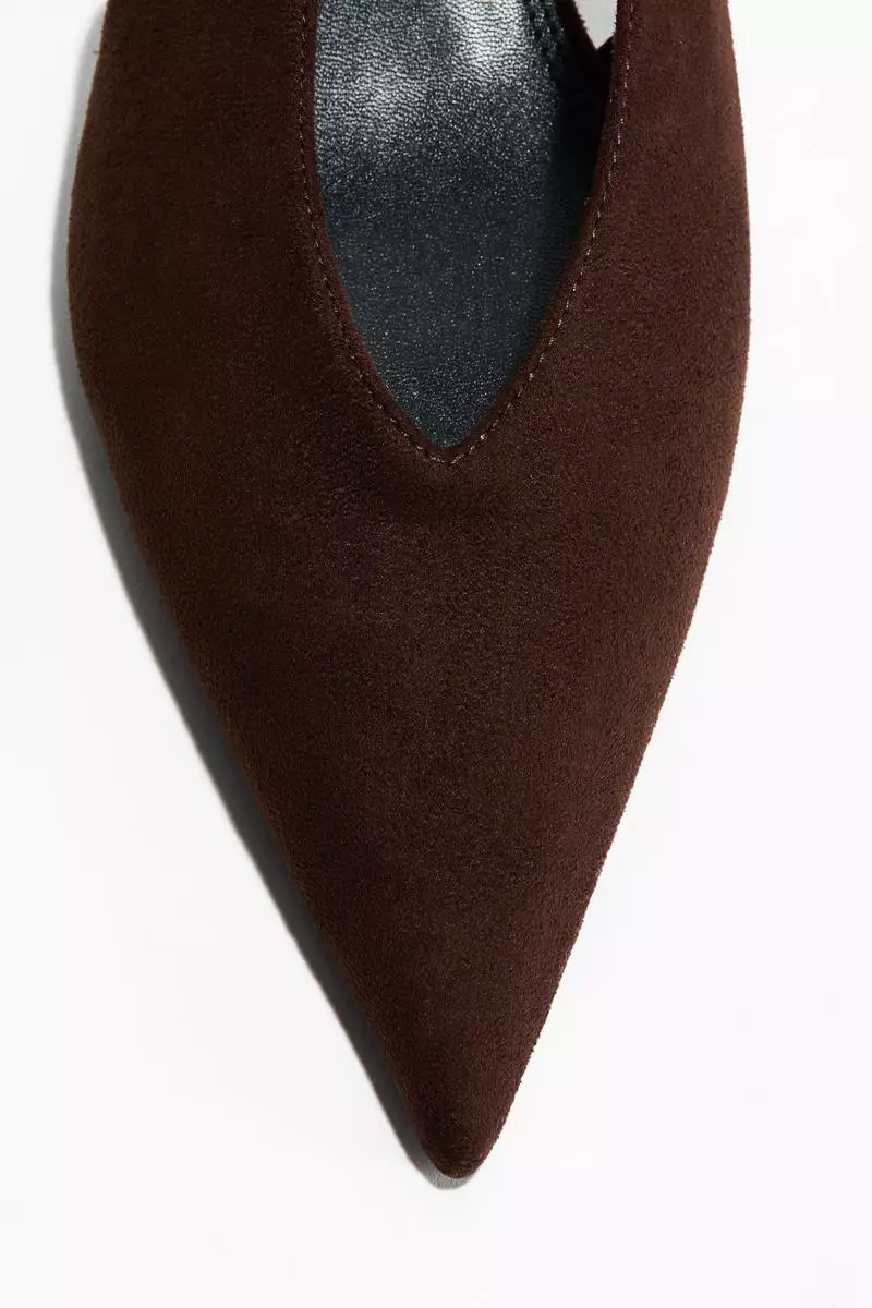 Kitten-heeled slingbacks