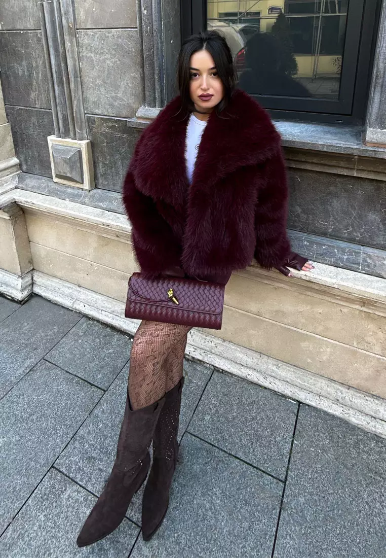 Sepatu bot koboi berhias kancing warna coklat