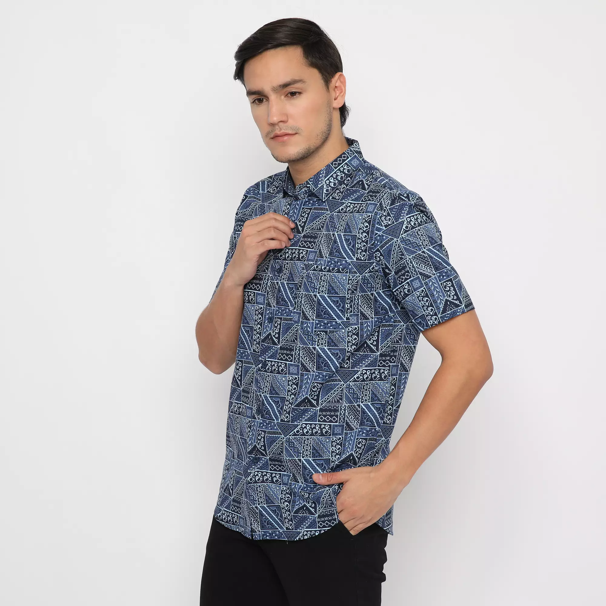 Platini Kemeja Print Pria Lengan Pendek Navy Biru 132137