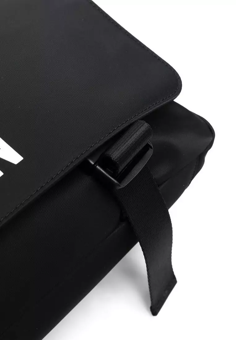 Be Icon Messenger Bag in Black