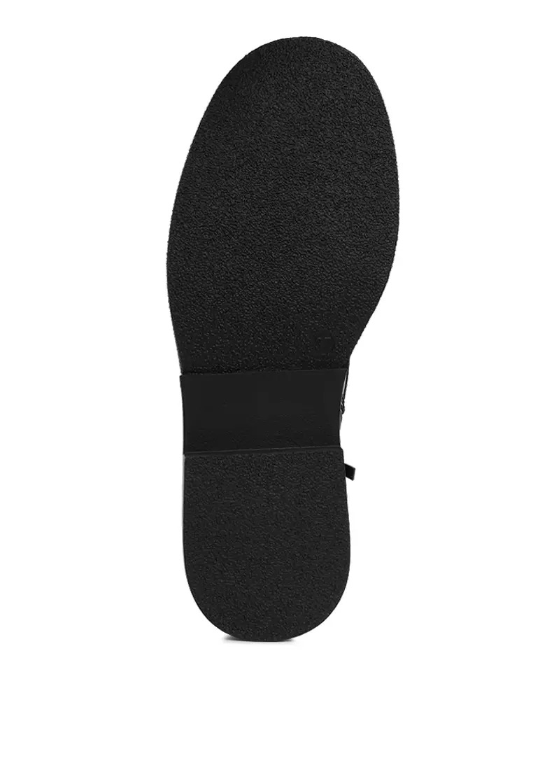 Sepatu Bot Renda Tekstur Metalik dalam Warna Hitam