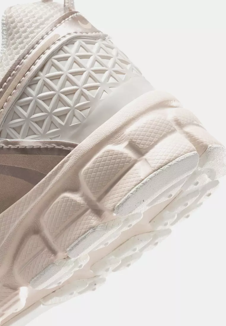 Vomero 5 Little Kids' Boys Shoes With Reflective Design Accents