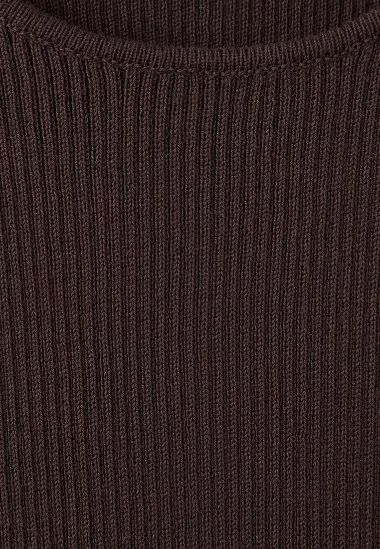 Fitted Fine-Knit Top