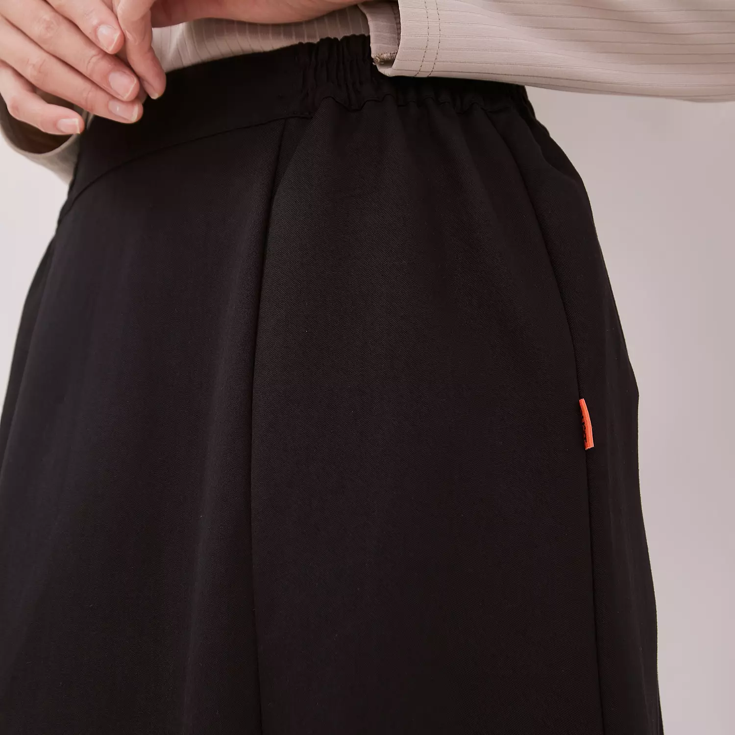 DUST Rok Mermaid Amarina Hitam (D. 21132)