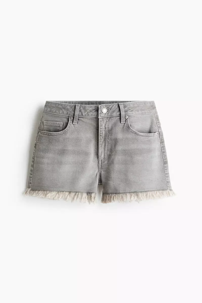 Frayed denim shorts