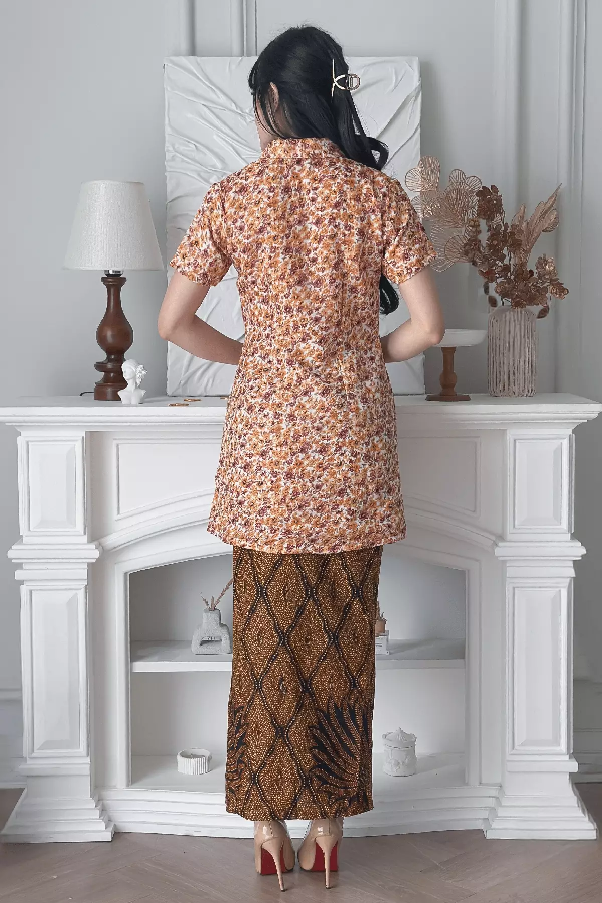 Chandani Kembangan Jingga Kebaya Panjang
