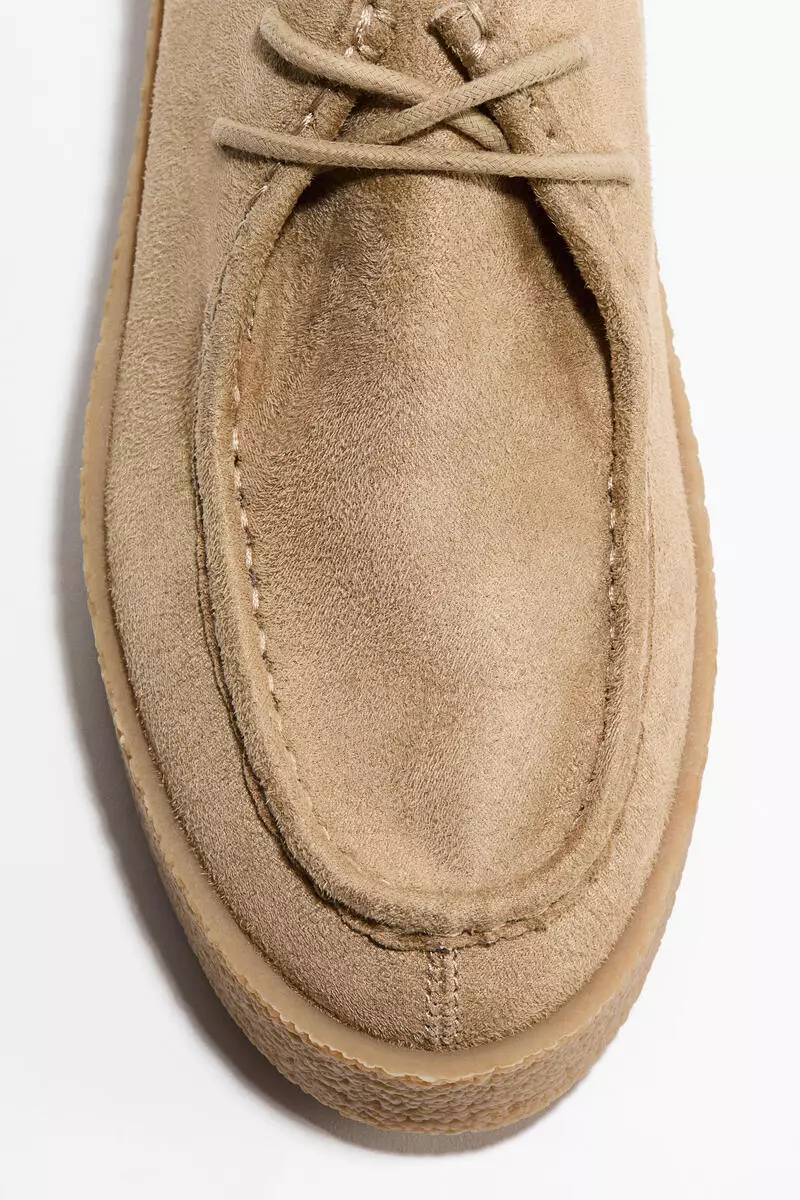 Moccasin-seam shoes