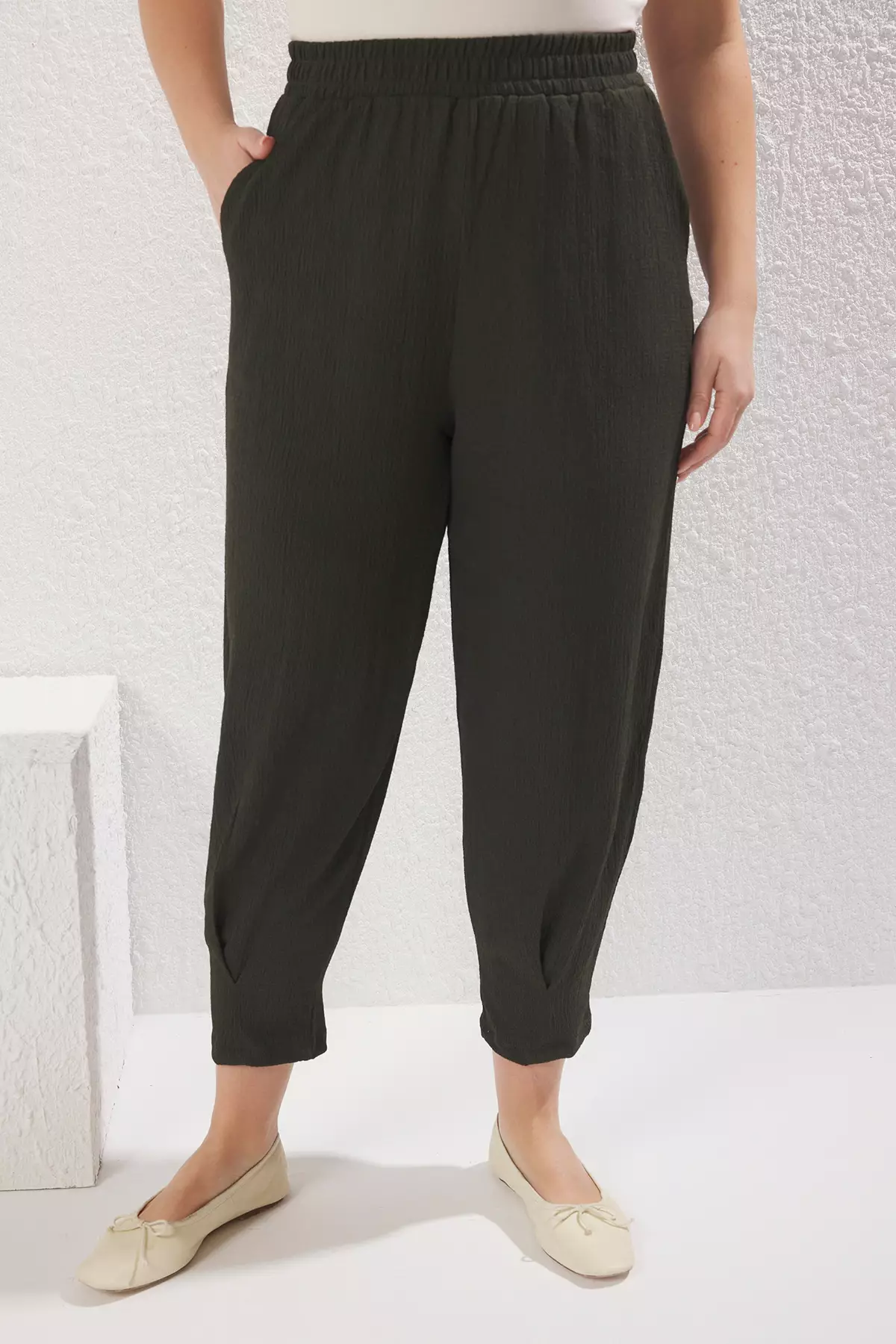 Khaki Carrot Fit Elastic Waist Knitted Plus Size Trousers TBBSS23AR00002