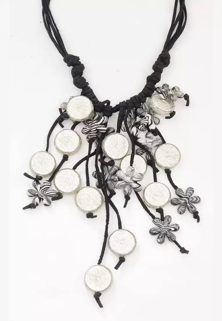 Bonita Tassel Fall Necklace Kalung Wanita Black