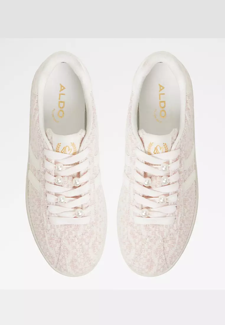 Chicsneaker Low-Top Sneakers