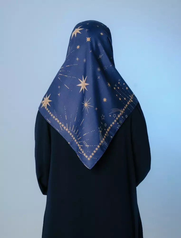 AMBERLY Scarf Navy - Kerudung Hijab Segiempat Motif With Pouch Ziplock - Bahan Poly Fine - Ukuran 110x110