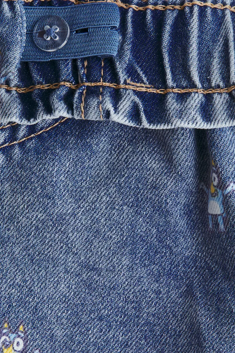 Loose Fit Tapered Jeans