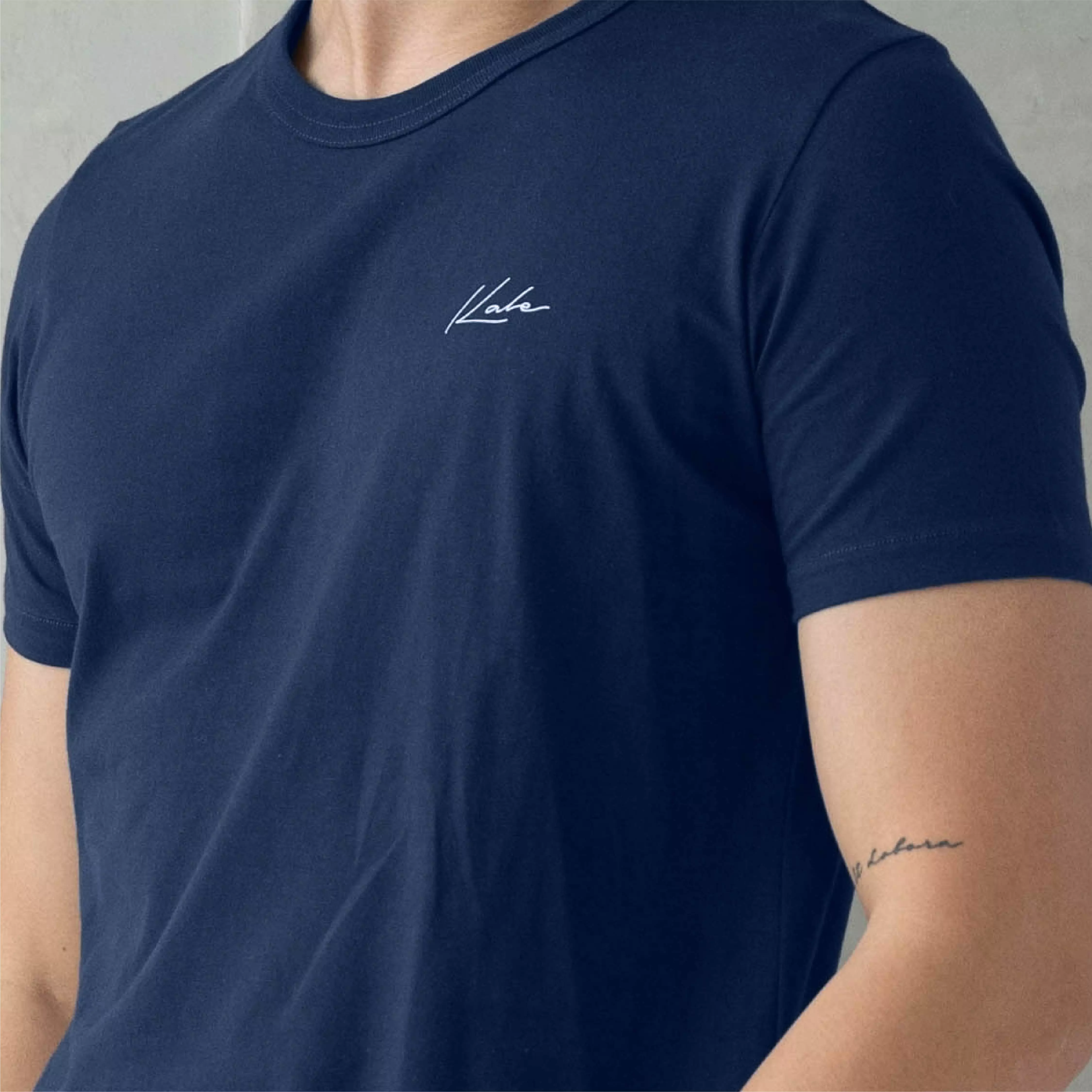 Kale Axelo Navy / Kaos Lengan Pendek Pria \/ Kaos Unisex