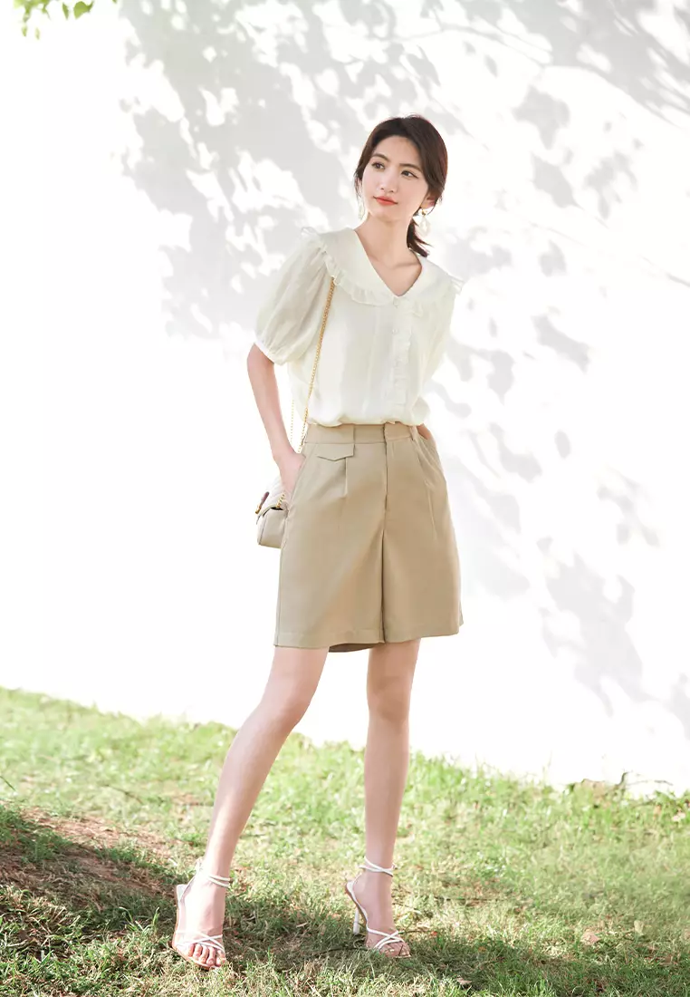 Short Sleeve Summer Blouse with Ruffled Collar