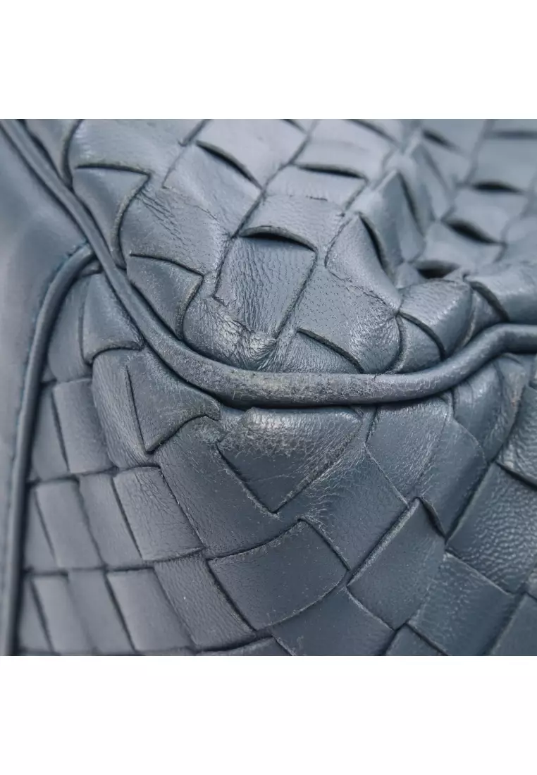 Pre-Loved BOTTEGA VENETA Intrecciato Handbag leather Navy 2WAY