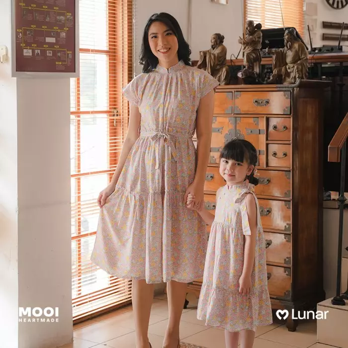 Mooi Dress Dewasa Lunar Collection Camelia Cheongsam Dress Adult - Pink Fushia