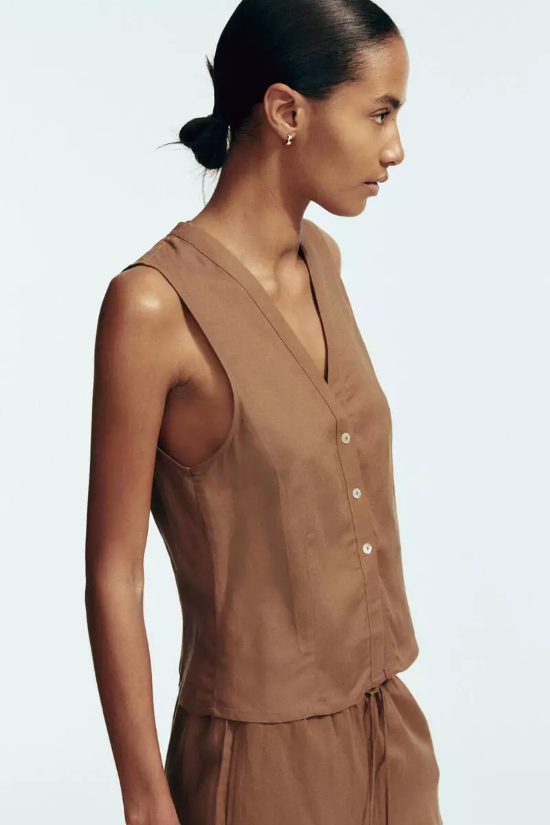 Sleeveless linen-blend shirt