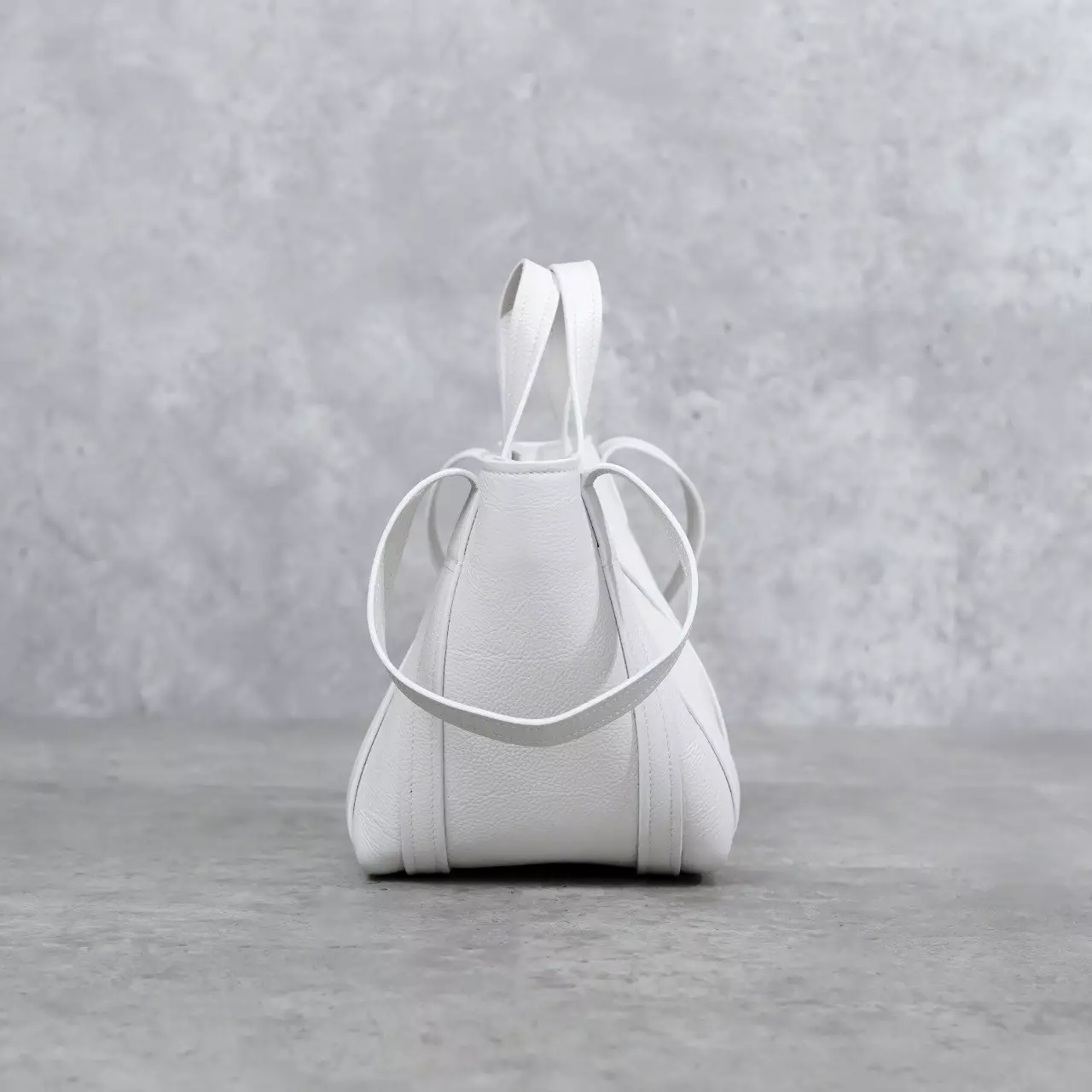 Tas BALENCIAGA ALL WHITE LEATHER BUCKET BAG WITH LS 100% ORIGINAL