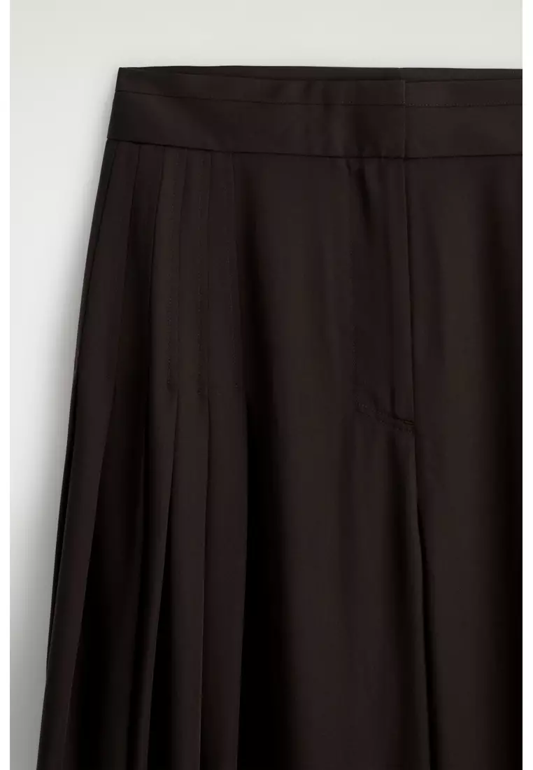 FLUID PLEATED WIDE-LEG TROUSERS
