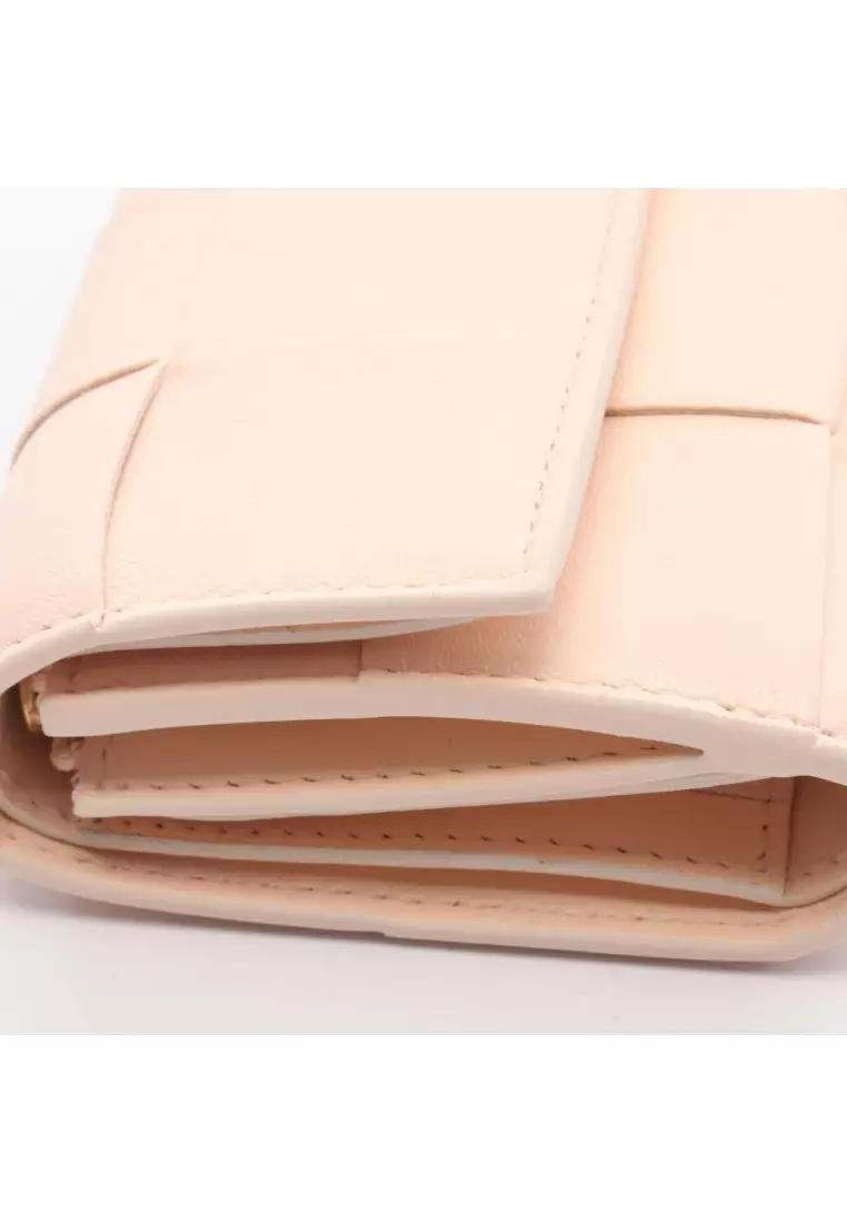 Pre-Loved BOTTEGA VENETA cassette maxi intrecciato Small trifold wallet leather Light pink