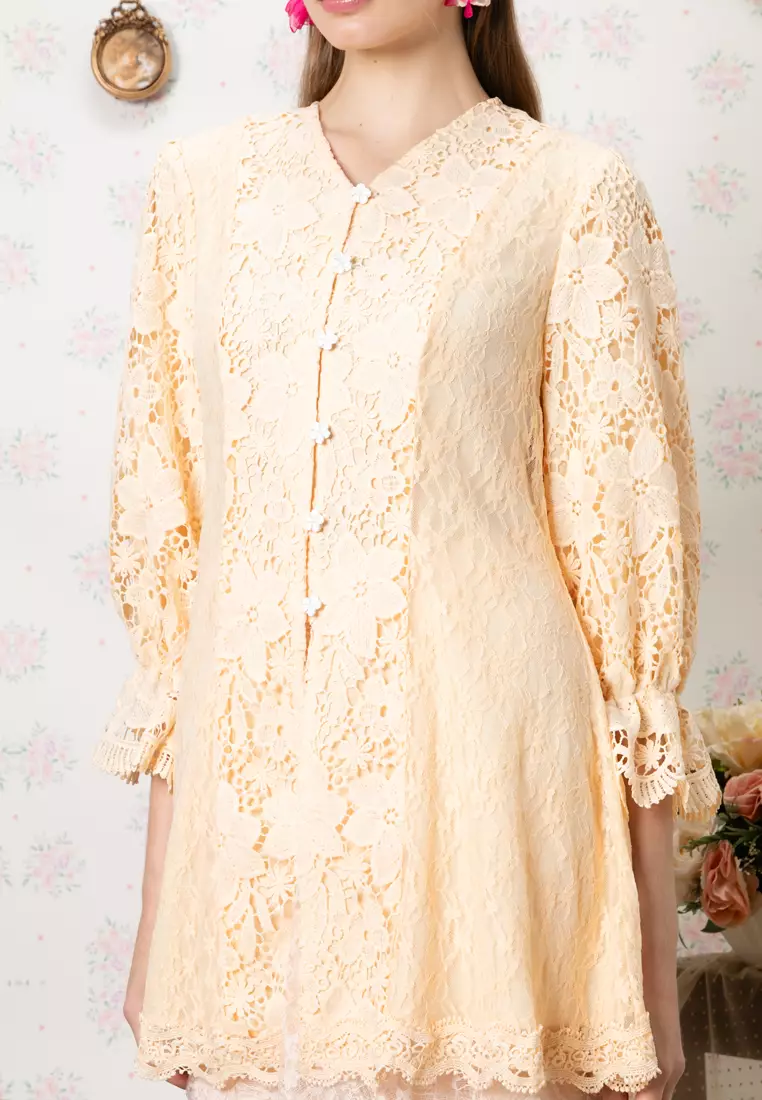 NAQILA LACE TOP