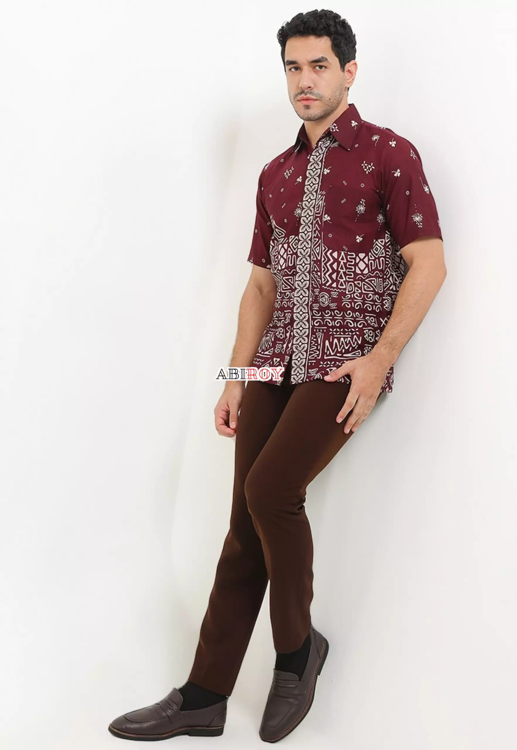 Ukiranda Burgundy Kemeja Batik Pria Premium Slimfit Lengan Pendek NLN