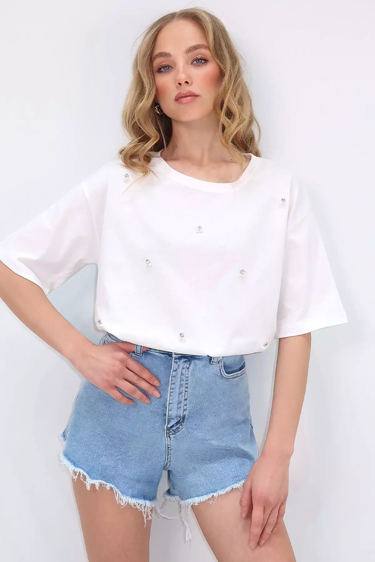 Women's White Crew Neck Oversize Pearl and Stone Embroidered T-Shirt