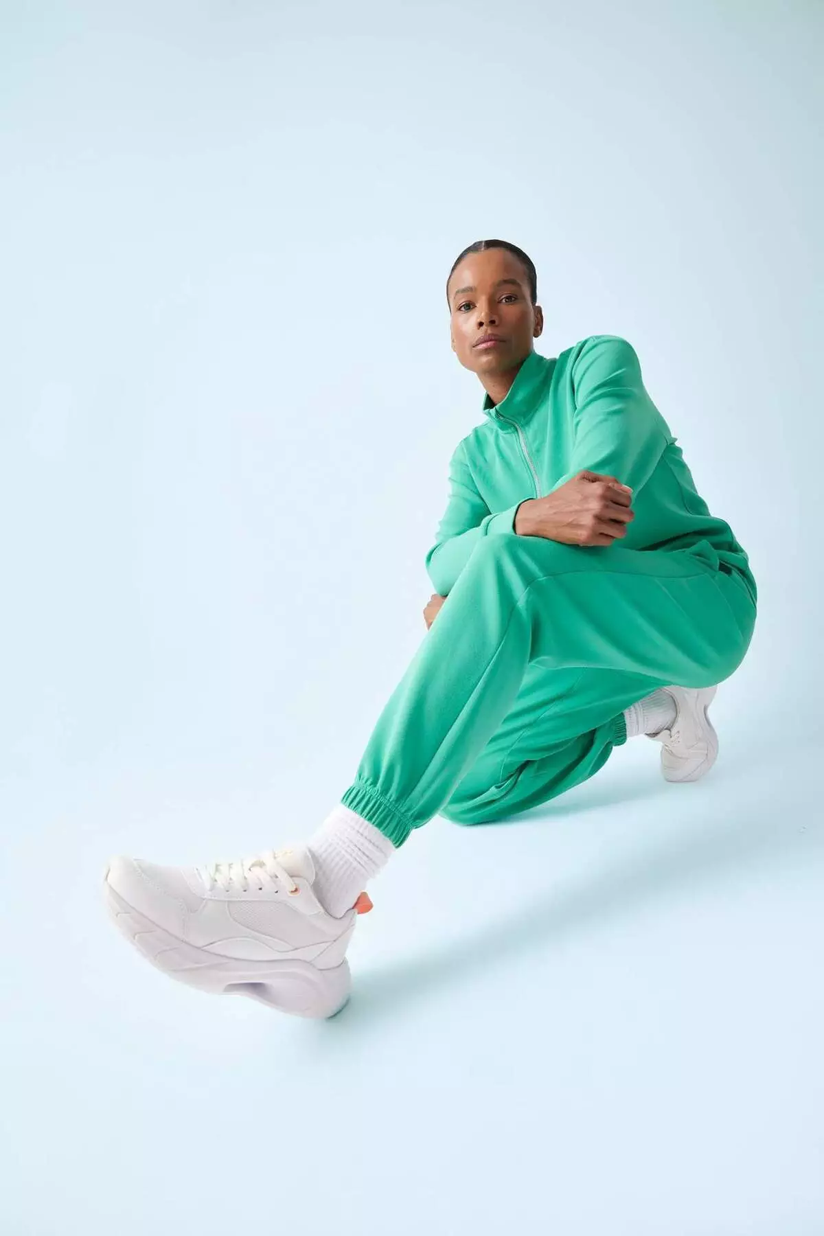 Defactofit 運動束腳褲 修身衛衣褲 標準剪裁 莫代爾纖維 雙口袋 基本款 淨色 B1794Ax25Sp