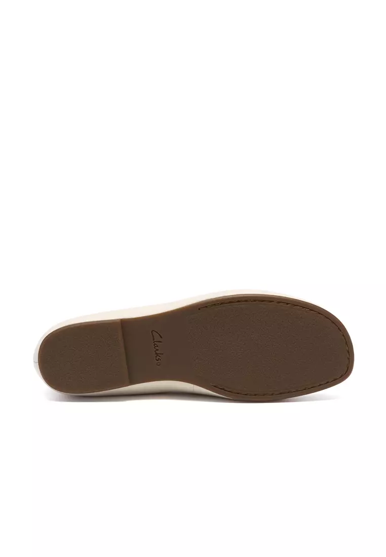 Womens Livia Lily Ballerina - Cream Leather