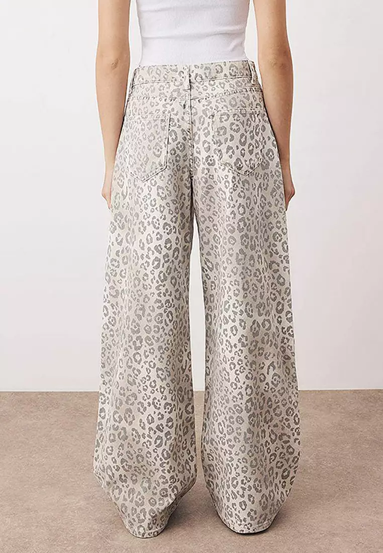 Regular Waist Leopard Print Wide Leg Jeans