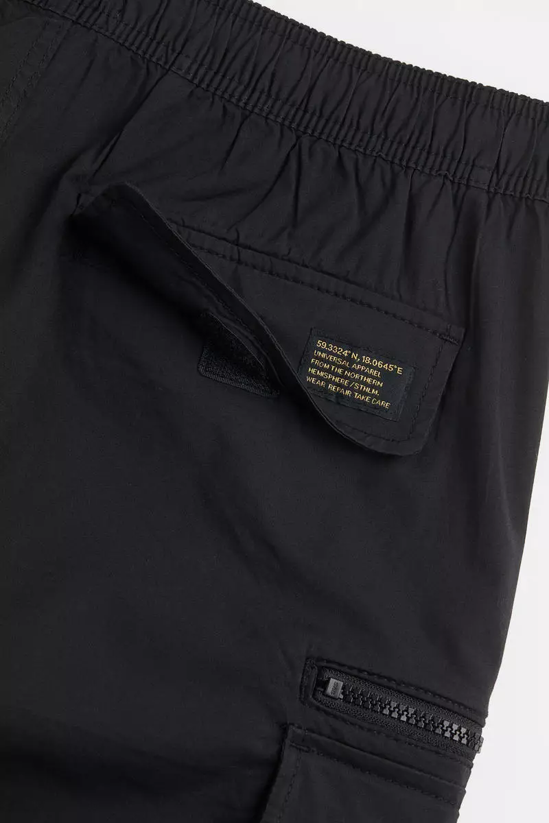 Buy H&M Regular Fit Knee-length cargo shorts 2024 Online | ZALORA ...