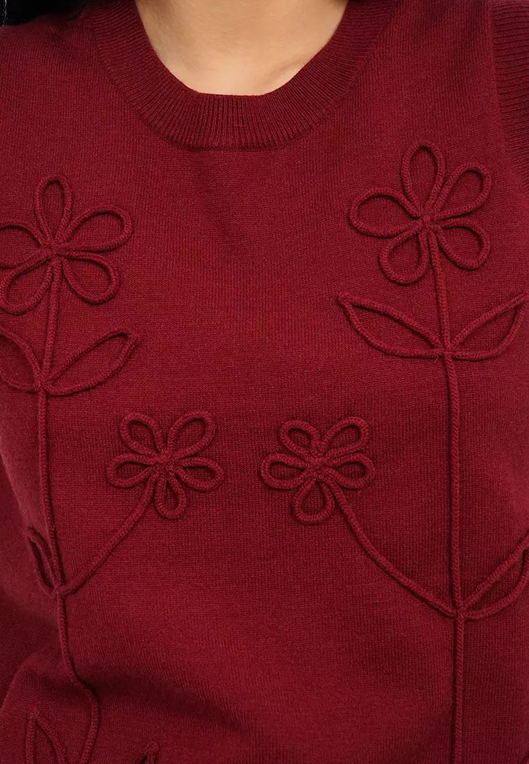 Sleeveless Knit Top with Applique MAROON