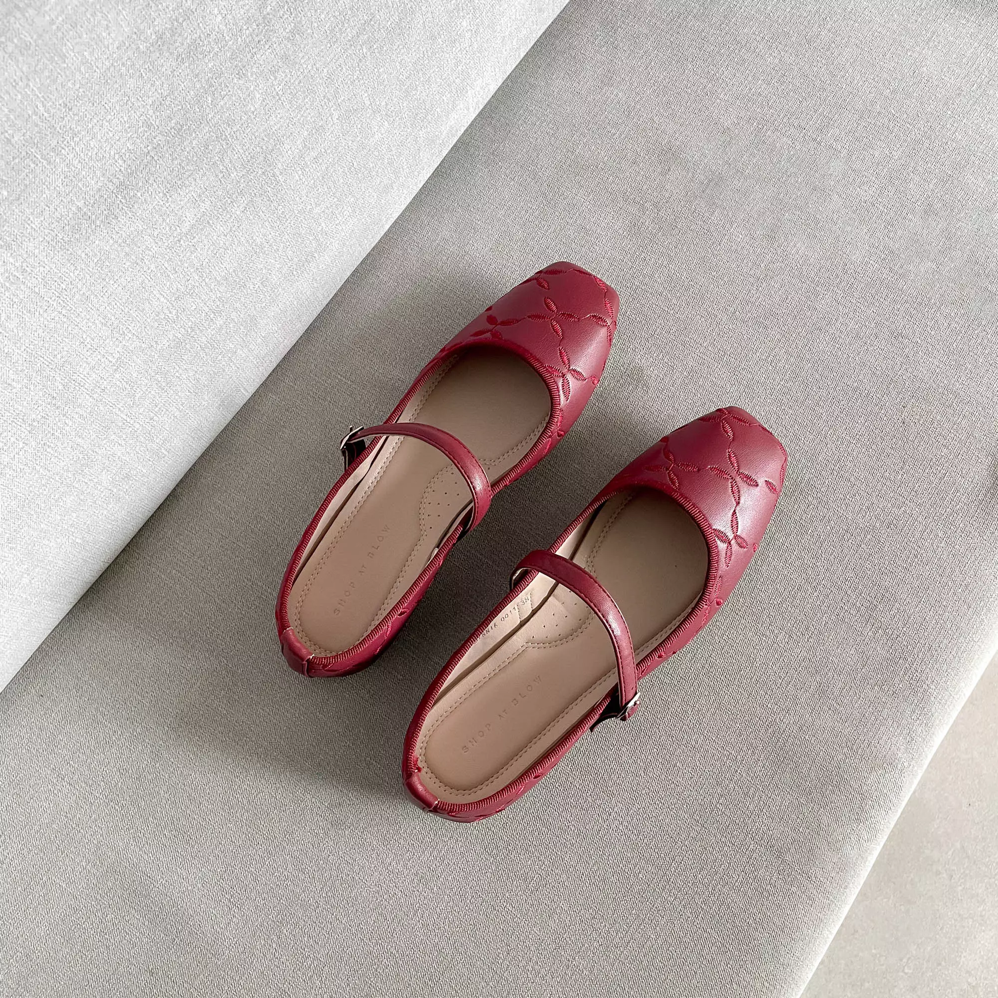 Blow Saras Signature Mary Jane Flats MINNIK 0011