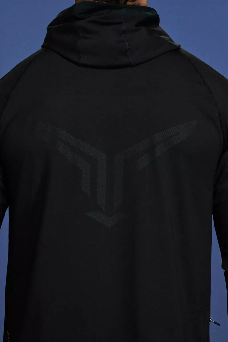 Warming sports hoodie with ThermoMove™