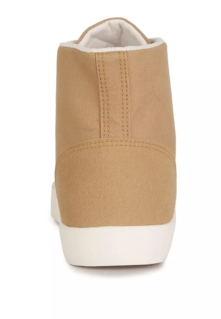 Sepatu Kets Pria Sepanjang Pergelangan Kaki Warna Beige