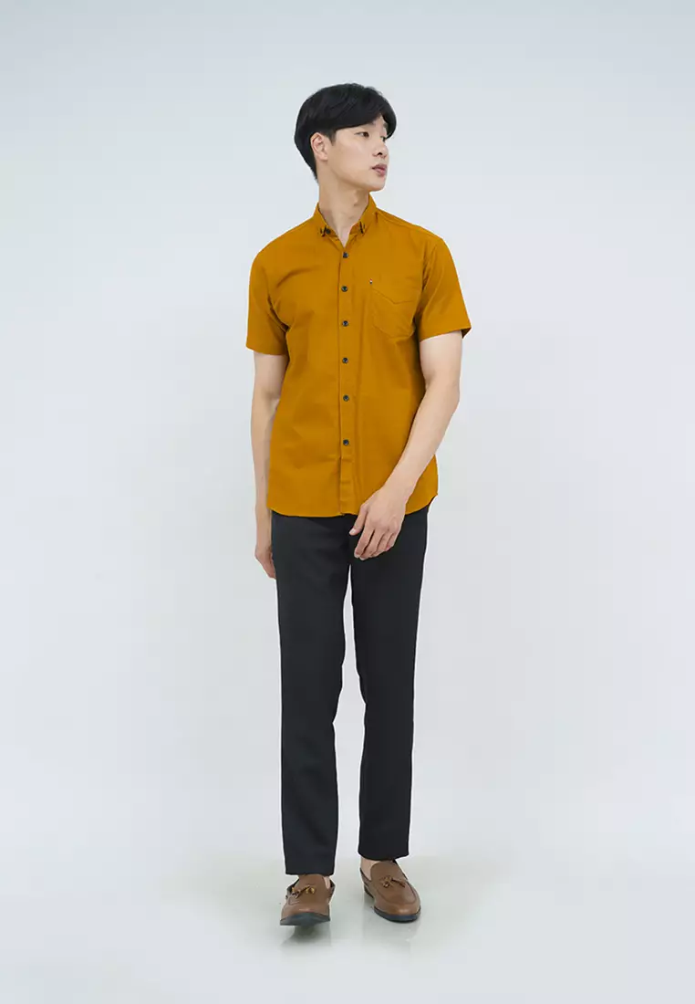 Kemeja lengan pendek pria formal slim fit mustard houseofcuff