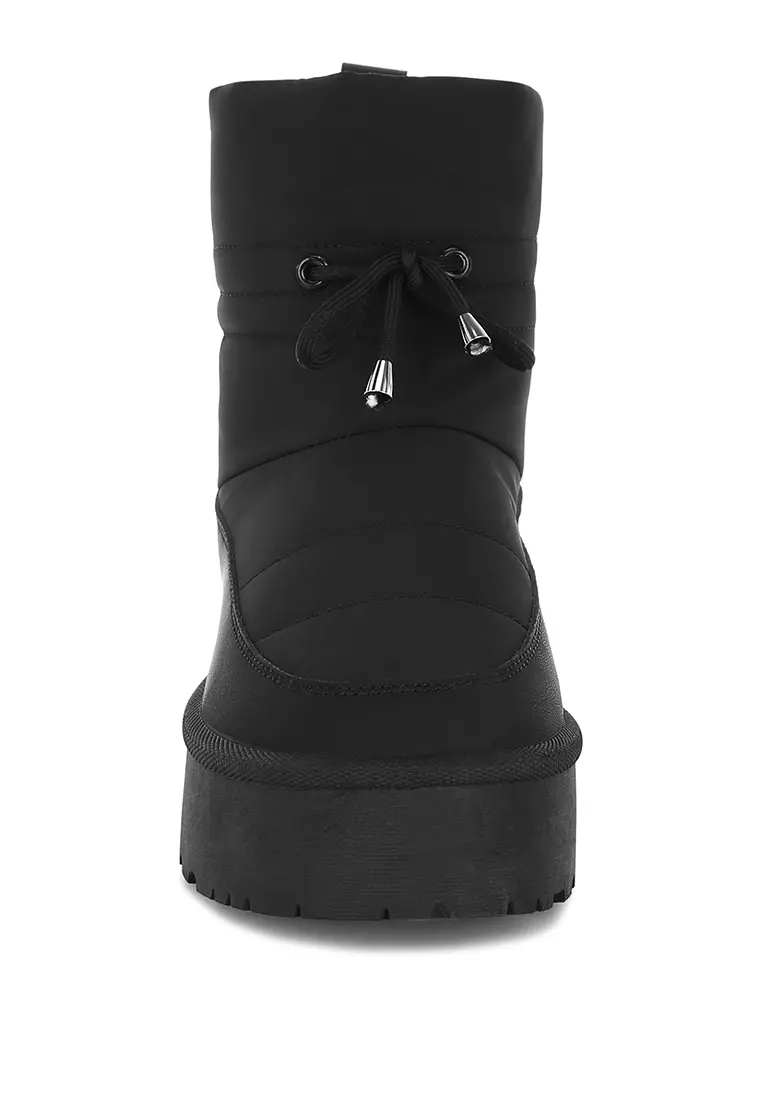 Sepatu bot salju tebal dengan pergelangan kaki tinggi berwarna hitam
