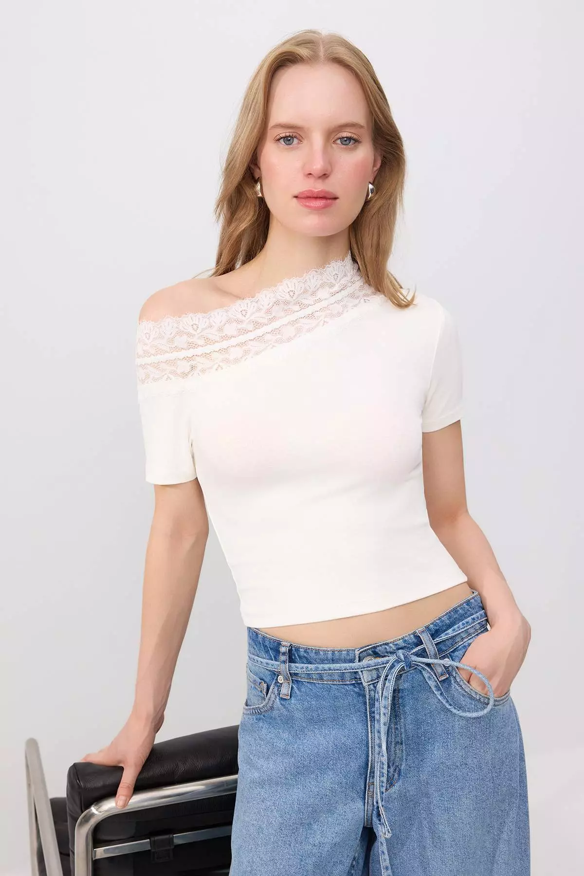 Ecru Fitted/Cut-To-Fit Carmen Collar Lace Detailed Crop/Short Soft Knitted Blouse Twoss26Bz00784