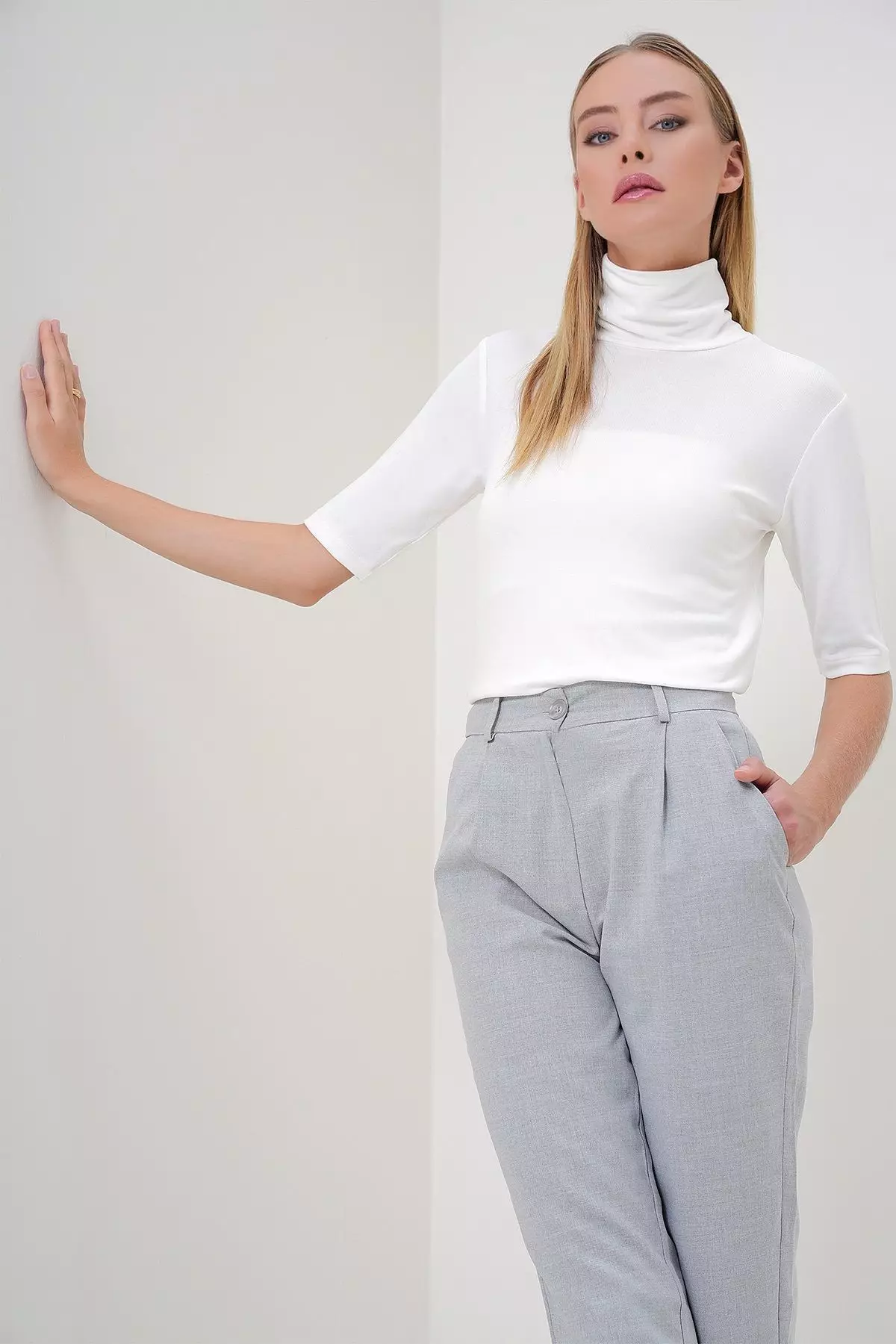 Women's White Turtleneck Half Sleeve Knitwear Blouse