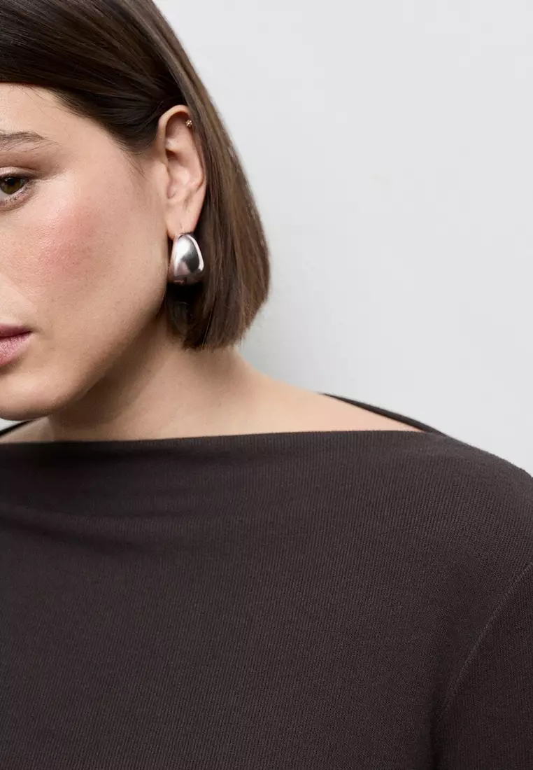 Long-Sleeved Boat-Neck T-Shirt